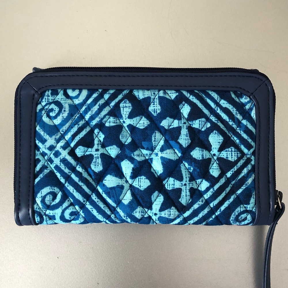 Vera Bradley Cuban Tiles Wristlet - Picture 2 of 4